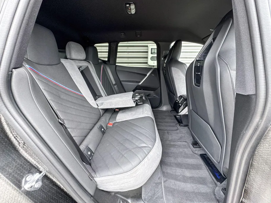 BMW iX xDrive45 101 kWh