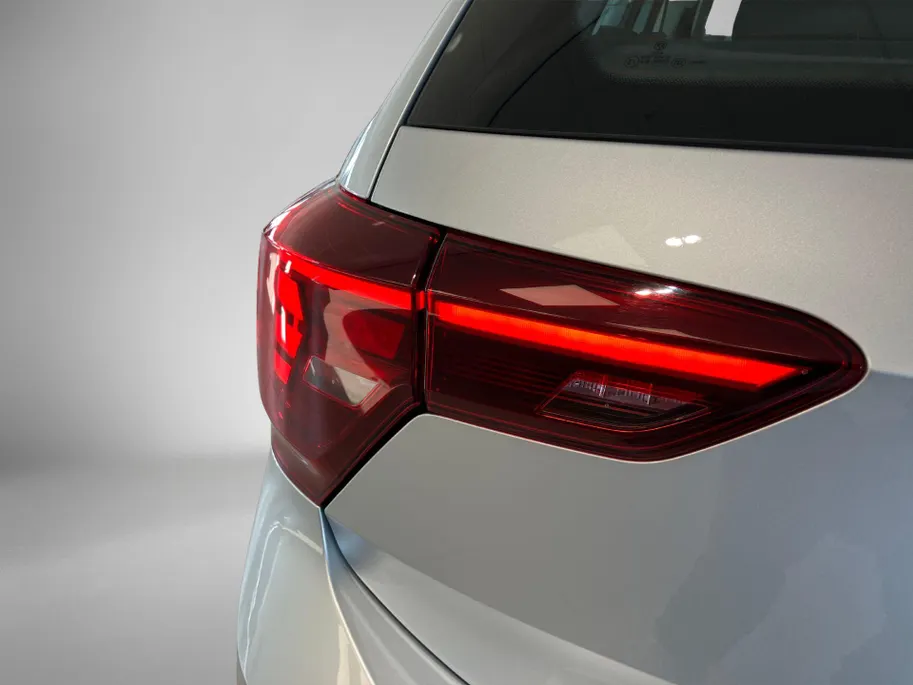 Volkswagen Polo 1.0TSI/95PK Life Business ·Stoelverwarming · Apple/Android Car Play ·  Navigatie · Clima · Parkeersensoren · Garantie t/m 30-05-2027 of 100000km.