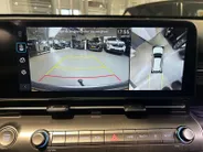 Hyundai Kona 1.6 GDI HEV Premium | Trekhaak Afn 13polig| Apple Carplay / Android Auto | Navigatiesysteem | Elektrisch Verstelbare Voorstoelen | Bestuurdersstoel + Geheugen | Parkeersensoren Voor + Achter | Camera Voor + Achter | Stoelverwarming + Stoelkoeling | Stuurv