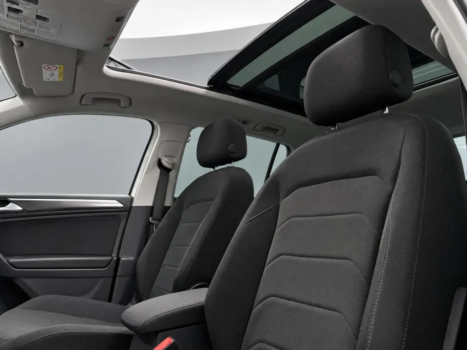 Volkswagen Tiguan 1.4 TSI 245pk DSG eHybrid Elegance · Panoramadak · Camera · Park Assist · Apple/Android Car Play · Navigatie · 18'' Inch ·