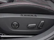 Škoda Octavia Combi 1.4 TSI RS iV PHEV 245pk DSG Business · Trekhaak inklap · Panoramadak · Camera · Head-Up Display · Dodehoeksensor · Keyless · Matrix LED ·
