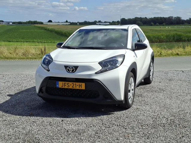 Toyota Aygo X 1.0 VVT-i MT Play CAMERA | CRUISE | NL-auto | rijklaarprijs !!