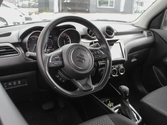 Suzuki Swift 1.2 Style Smart Hybrid Automaat | Navi | Adap. Cruise | Clima | Camera | Lm-Velgen