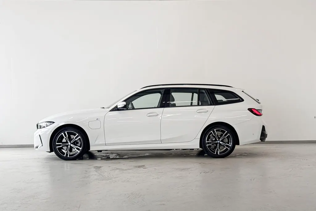 BMW 3 Serie Touring 330e Comfort Pack M Sport Edition M Sportpakket