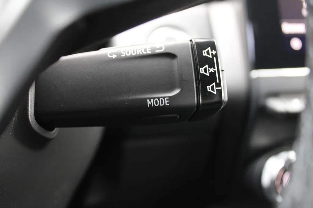 Mitsubishi Colt 1.0T MT First Edition | Stuur-/stoelverwarming | Camera | Clima | Dodehoek detectie | Draadloze telefoonlader | Cruise adapt. | 17' LM | LED |