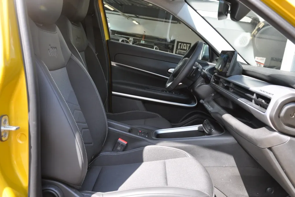 Jeep Avenger 1.2 e-Hybr Summit Great car, small price