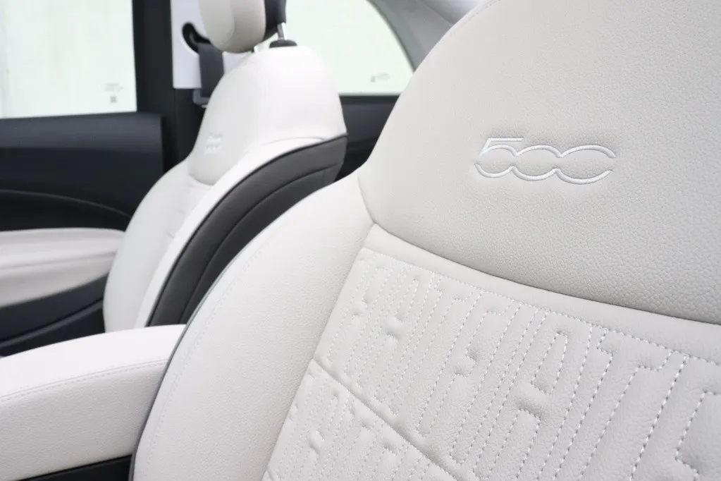 Fiat 500e C La Prima 42 kWh | 'Matt Grijs' | Technology | Winter | Camera | 17'