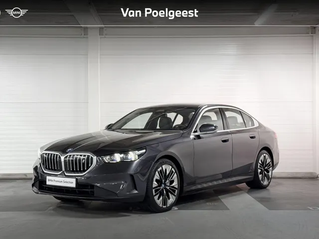 BMW i5 Sedan