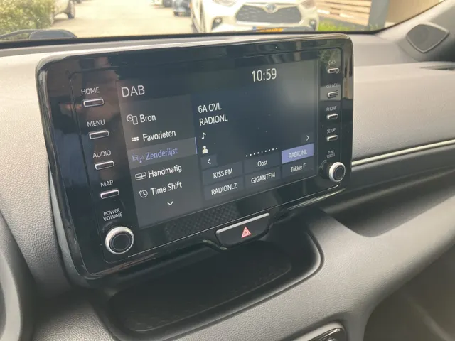 Toyota Yaris 1.5 Hybride Selection | Bi-Tone | Apple Car-play | Stoelverw