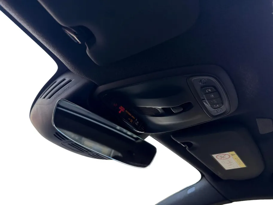 Volvo XC40 1.5 T4 Plug-in hybrid Ultimate Bright | Elektrischer achterklep | Pano dak | Harmon/Kardon | Achteruitrijcamera | Elektrsich verstelbare bestuurderstoel met geheugen |