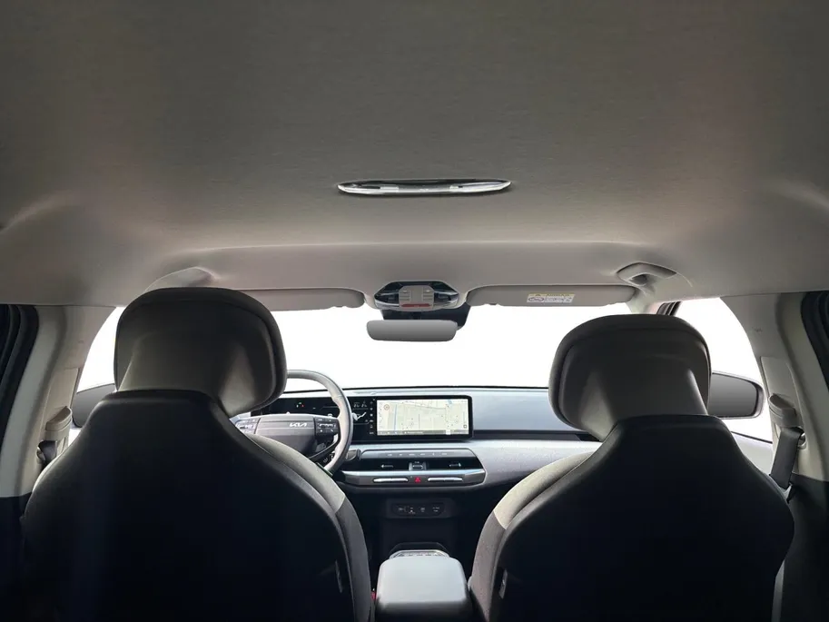 Kia EV4 Plus 81.4 kWh | Achteruitrijcamera | Stoel/stuurverwarming | Apple carplay / Android auto |