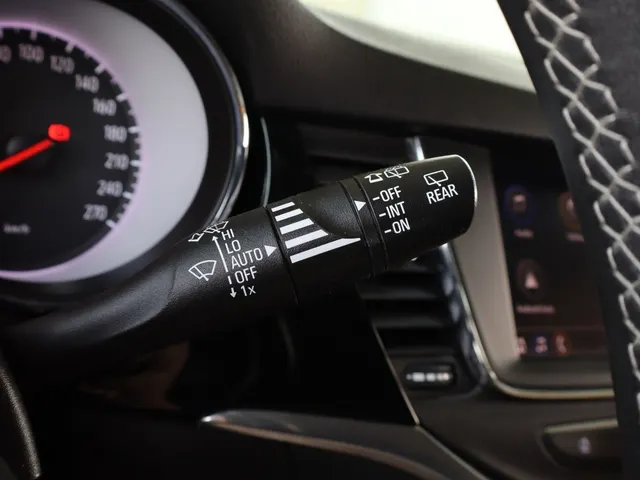 Opel Astra Sports Tourer 1.2 Design & Tech | Camera