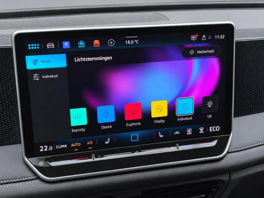 Volkswagen Tiguan 1.5 eHybrid 204pk DSG Life · 360 Camera · Wegklapbare Trekhaak · Dodehoek Detectie · Stoel-& Stuurverwarming · 17'' Inch · Garantie t/m 14-12-2030 of 100.000km