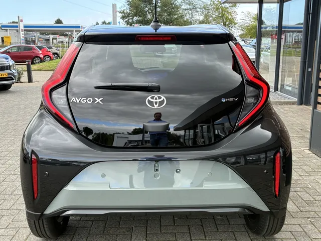 Toyota Aygo X Hybrid 115 envy