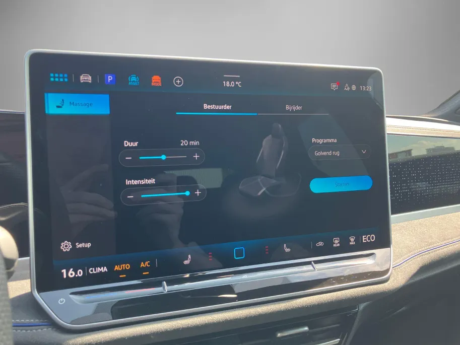 Volkswagen Passat Variant 1.5eHybrid 200kW/272PK R-Line Black Style DSG · Panoramadak · Navigatie · Trekhaak · Garantie t/m 12-03-2030 of 100000km.