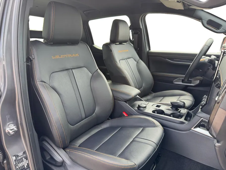 RANGER Ranger Wildtrak Double Cab 2.3 PHEV 205 kW/278 pk Automaat | Uit Voorraad Leverbaar | Prijs inclusief BPM & Kosten rijklaar maken | 5 persoons | GRIJS kenteken** | Elektrische Rollertop | Trekhaak | Adaptive Cruise control