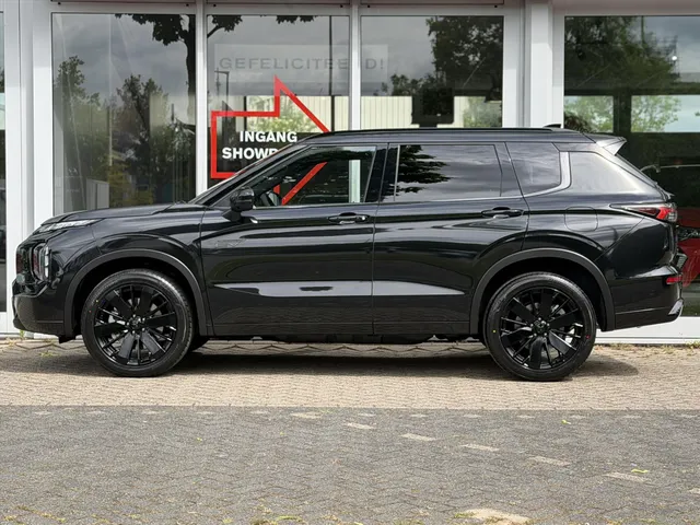 Mitsubishi Outlander 2.4 PHEV Black Edition | NIEUW | Leder | Panoramdak | App Connect | Keyless | Head-Up