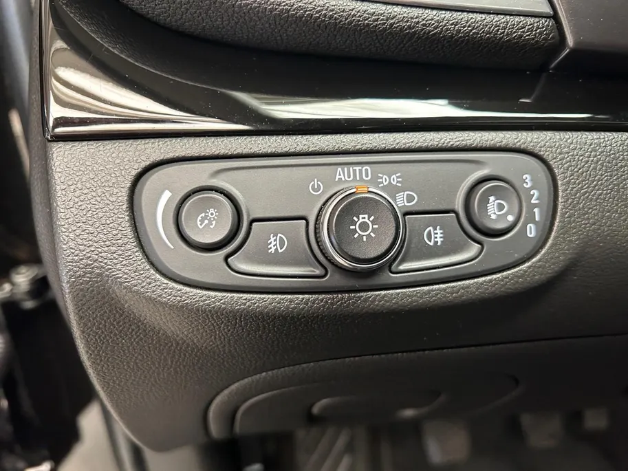 Opel Mokka X 1.4 Turbo 120 Jaar Edition | All-Seasonbanden | Apple Carplay / Android Auto | Parkeersensoren Voor + Achter | Camera Achter | Lichtsensor | Cruise Control | 17' Lichtmetalen Velgen