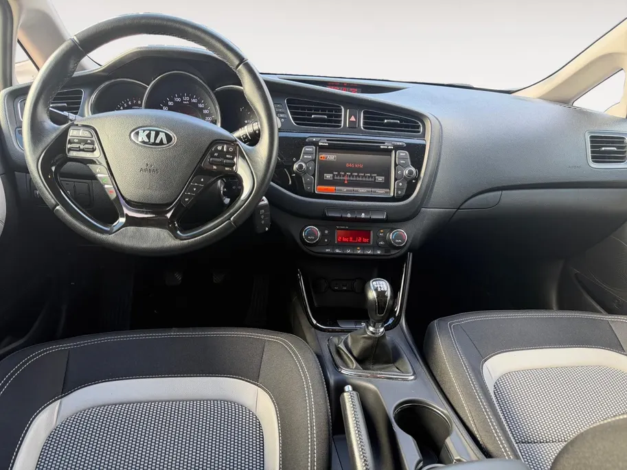 Kia cee'd Sportswagon 1.6 GDI BusinessLine | Nette auto | Dealer onderhouden | Achteruitrijcamera | Navigatie | Cruise & Climate control | 12 Maanden BOVAG garantie |