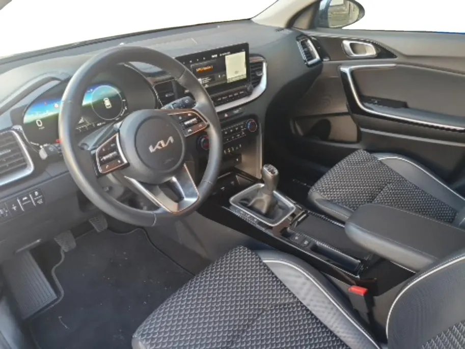Kia Ceed Sportswagon 1.0T DynamicPlusLine DEMO | Direct beschikbaar | Stoel en stuurverwarming | Dodehoekdetectie | Getinte ramen achter | Elektrische achterklep | Keyless met startknop | Parkeersensoren voor en achter |