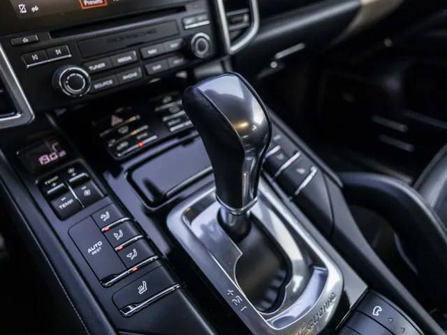 Porsche Cayenne 3.0 S E-Hybrid Platinum Edition NL Auto!