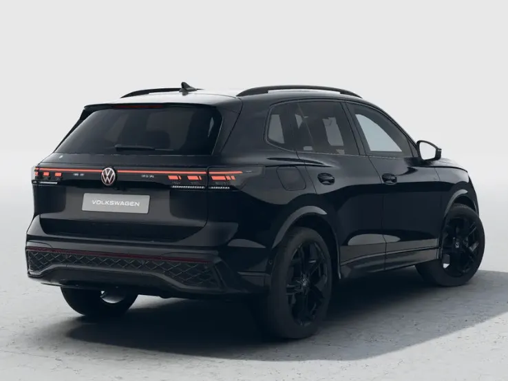 Volkswagen Tiguan R-Line Edition 1.5 eHybrid 204 PK 6 versn. DSG · Black Style Pakket · Panoramaschuif-kanteldak · Trekhaak inklapbaar, met elektrische ontgrendeling, incl. aanhangermanoeuvreerhulp Trailer Assist · Prijs is inclusief inruilpremie ·