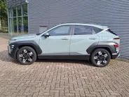 Hyundai Kona 1.6 GDI HEV Comfort Smart AUTOMAAT | Trekhaak | Stoel/Stuur verwarming | Camera | Navigatie | Adaptieve Cruise | Apple Carplay/Android Auto | Hybride