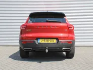 Volvo XC40 2.0 T4 R-Design | Keyless | HK Audio | Adap. Cruise | PDC | Elek. Trekhaak | 19' Velgen | Elek. Kofferklep | Camera | Stoelverwarming |