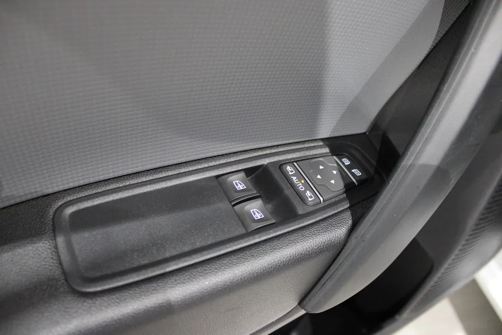 Nissan Townstar N-Connecta L2 44 kWh Nissan TOWNSTAR N-Connecta L2 45 kWh | 22% VOORRAAD KORTING | TREKVERMOGEN 1500KG | APPLE CAR/ANDROID AUTO | ECO LEDER |SEBA SUBSIDIE MOGELIJK TOT 5000 EURO |