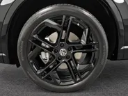 Volkswagen Tiguan 1.5 272pk DSG eHybrid R-Line Edition · Panoramadak · 360 Camera · Wegklapbare Trekhaak · Massage · Black style · 20'' Inch · Garantie t/m 22-06-2030 of 100.000km