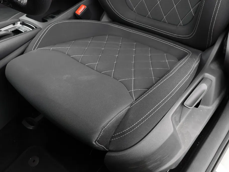 Škoda Karoq 1.5 TSI 150pk DSG ACT Sportline Business · Panoramadak · Camera · Cruise Control · Apple/Android Car Play · 18'' Inch ·