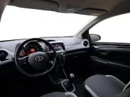 Toyota Aygo 1.0 VVT-i x-play | ACHTERUITRIJCAMERA | 5 DEURS | TELEFOON | AIRCO | ELEKTRISCHE RAMEN |