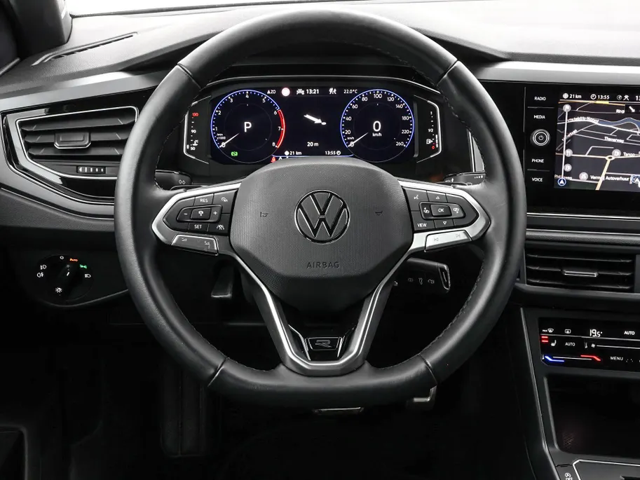 Volkswagen Polo 1.0 TSI 95pk DSG R-Line · Camera · Matrix LED · ACC · Stoelverwarming · Apple/Android Car Play · Sfeerverlichting · Verkeersbord Detectie ·