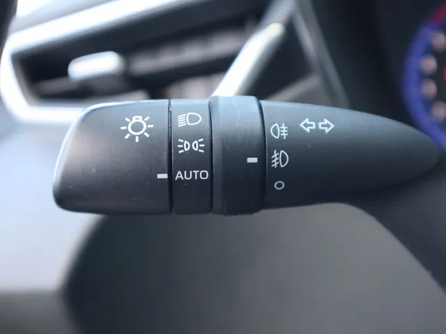 Toyota Corolla Touring Sports 1.8 Hybrid Dynamic Trekhaak | All Seasons | Carplay | Stoelverwarming