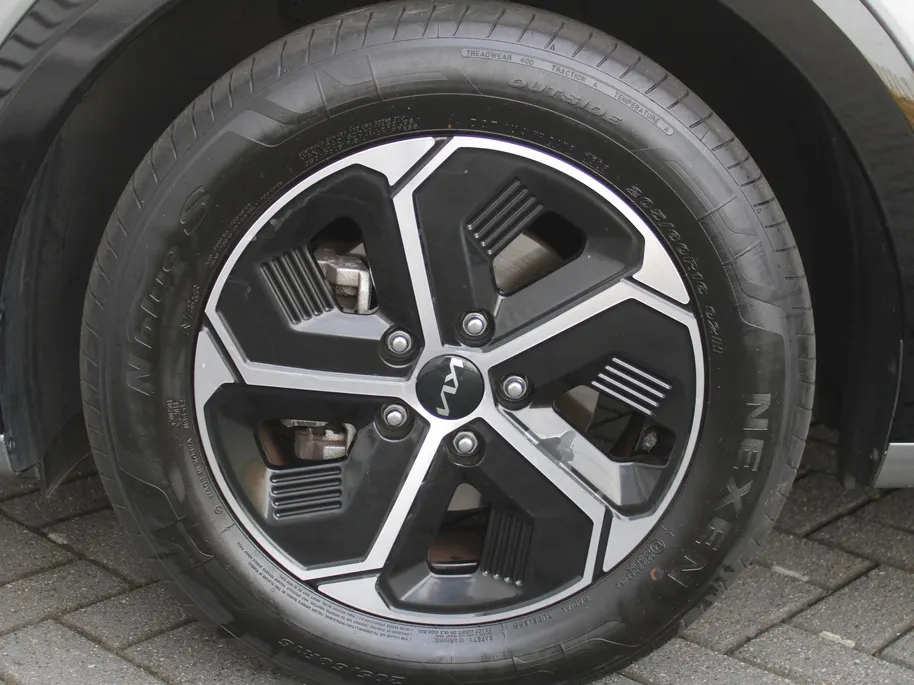 Kia Niro 1.6 GDi Hybrid DynamicPlusLine | Schuif-/kanteldak | Stuur-/stoelverwarming | Cruise adapt. | Camera | Clima | 16' LM | Navi |