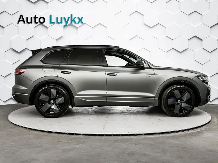 Volkswagen Touareg R 3.0 TSi eHybrid 4M 462 PK | Panoramadak | Luchtvering | Trekhaak