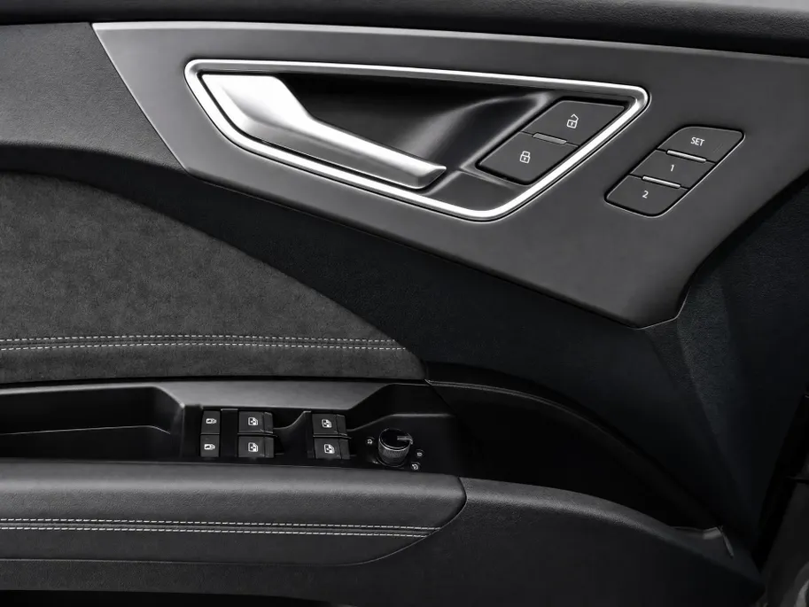 Audi Q4 e-tron S edition quattro performance 82 kWh 340 pk · Panorama dak · Tech Pro · Bijrijdersdisplay · Sonos · NIEUW MODEL!!