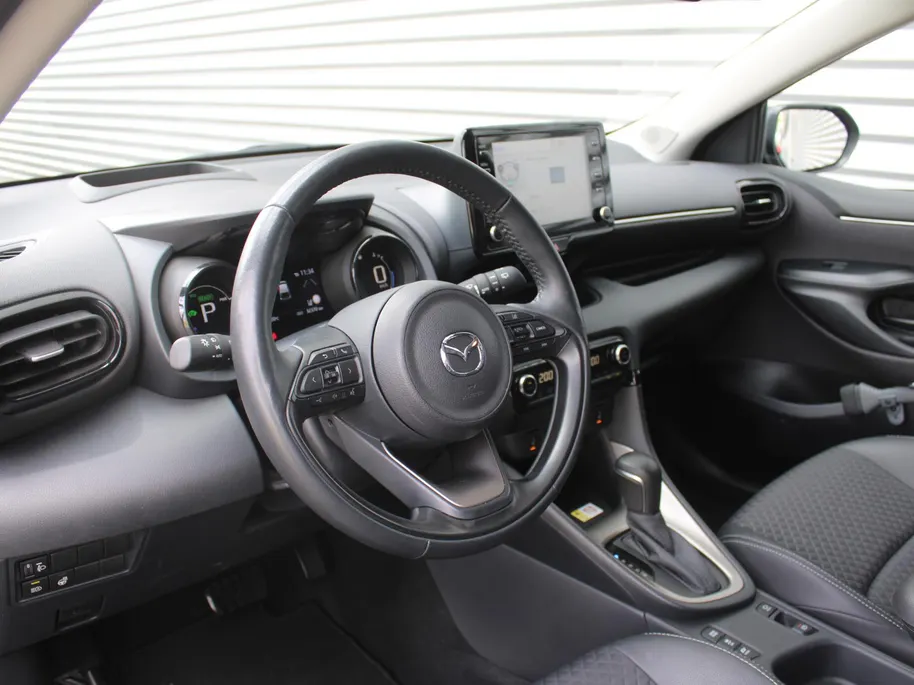 Mazda 2 Hybrid 1.5 Select | 16" LM | Stoel- & stuurverwarming | HUD | Camera | Dodehoek sensor | Clima | Apple Carplay/Android Auto |