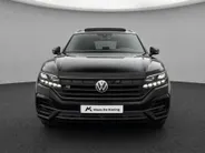 Volkswagen Touareg 3.0TSI 340kW/462PK R-line · Panoramadak · Trekhaak · Leder · Luchtvering