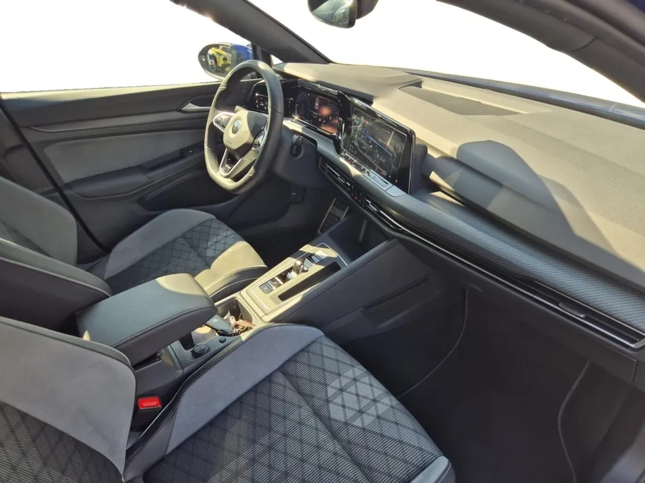 Volkswagen Golf 1.5 eTSI R-Line Business | Cruise Control | Climate Control | Digitaal Dashboard | Navigatie | Sportstoelen | Stoelverwarming | Stuurverwarming |