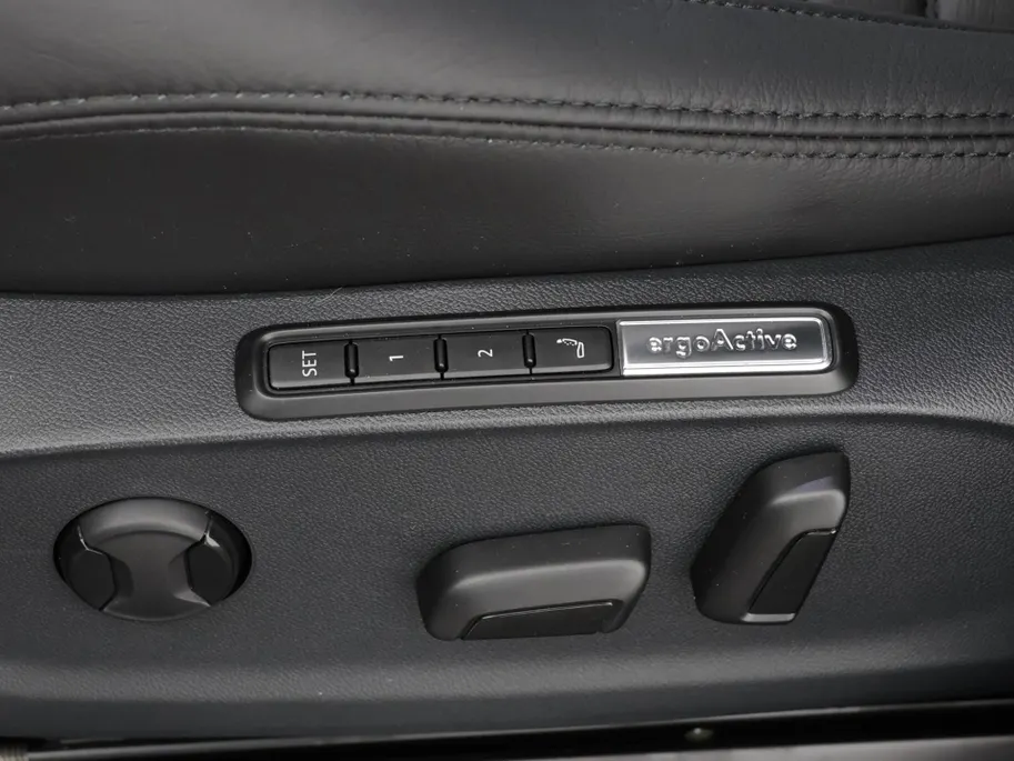 Volkswagen ID.7 Pro Limited Edition 77 kWh accu 286 pk · Achteruitrijcamera · Draadloze telefoonverbinding · LEDER INTERIEUR -
