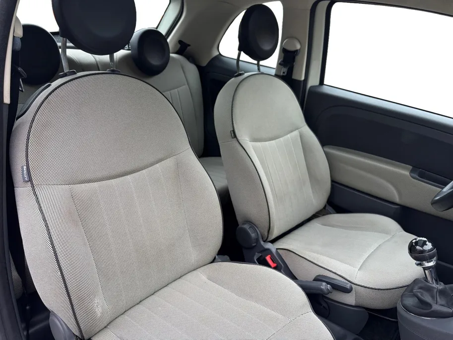 Fiat 500 1.2 Lounge airco , lm velgen , panoramadak , tel , usb , el ramen en spiegels .