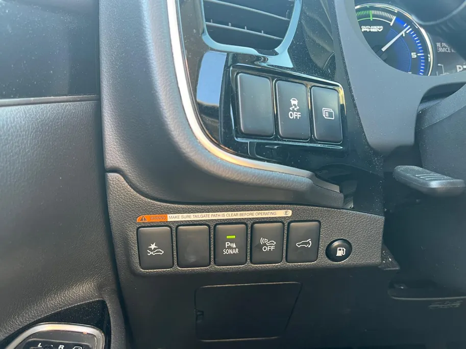 Mitsubishi Outlander 2.4 PHEV autom. Intense+ NL Auto | Pano dak | Trekhaak | LED | Alcantara | Blind Spot | Stoel-/stuurverwarming | etc.