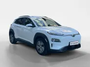 Hyundai Kona EV Fashion 64 kWh | Warmtepomp | Navigatie | Apple Carplay & Android Auto | Adaptive cruise control | Open dak | Head-up display | Achteruitrijcamera |