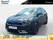 Kia Niro 1.6 GDi Hybrid First Edition achteruitrijcamera , navigatiesysteem full map , electronic climate controle , cruise , parkeersensor , lm velgen zwart .