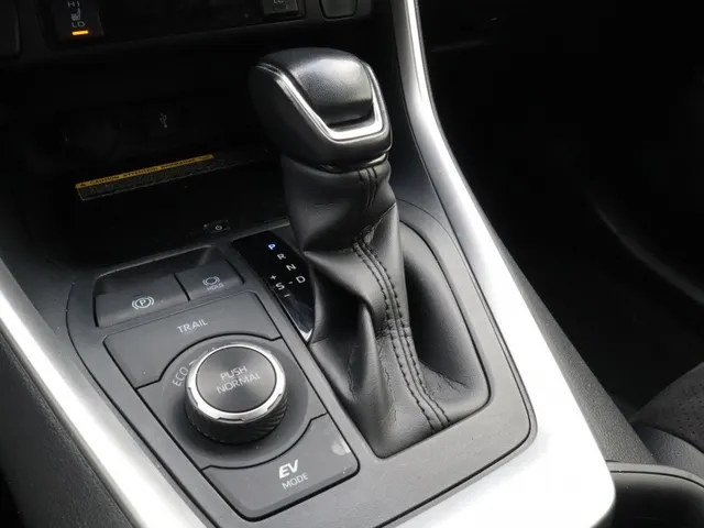 Toyota RAV4 2.5 Hybrid AWD Style | Trekhaak | PDC v/a | Stuur/stoel verwarm.