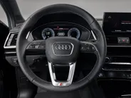 Audi Q5 Sportback 55 TFSIe 367pk S-Tronic S Edition · SOH 95,6% · Panoramadak · 360 Camera · Inklap. Trekhaak · B&O Sound · Stuur- & Stoelverwarming · Alarmklasse 3 · Garantie t/m 13-08-2030 of 100.000km