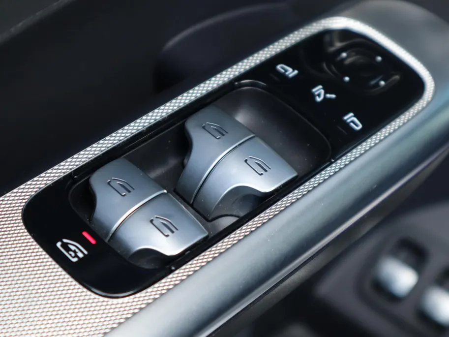Mercedes-Benz GLC 300e 4MATIC AMG Line