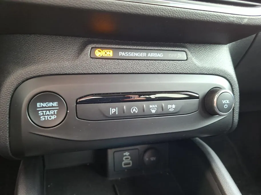 Ford Focus Wagon 1.0 EcoBoost Hybrid Titanium 155PK Automaat | NL-Auto | Adaptieve Cruise Control | Winter Pack | BLIS | Privacy Glass | Camera | Apple Carplay&Android Auto | 17' Lichtmetaal |