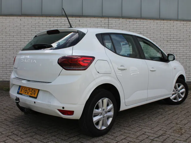 Dacia Sandero 1.0 TCe 100 PK ECO-G Expression | Trekhaak | Parkeersensoren achter | Apple car Play | Lage km stand |
